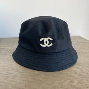 CHANEL Black Canvas Cotton Bucket Hat   CC Logo Large